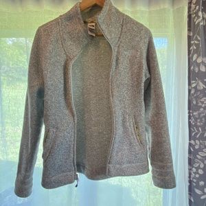 Gray The NorthFace fleece zip up jacket.